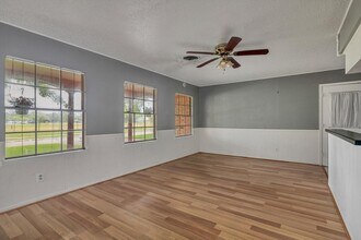107 Ash Ln in Lake Jackson, TX - Building Photo - Building Photo