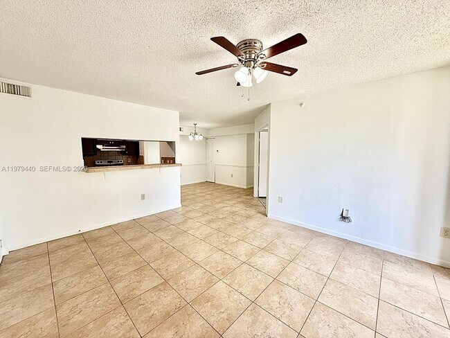 1727 Village Blvd in West Palm Beach, FL - Foto de edificio - Building Photo