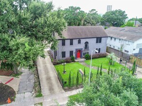 2424 Southmore Blvd in Houston, TX - Building Photo - Building Photo