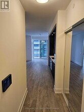 10 Inn On The Pk Dr in Toronto, ON - Building Photo - Building Photo