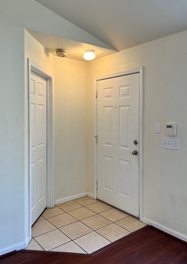 8981 Lee Vista Blvd in Orlando, FL - Foto de edificio - Building Photo