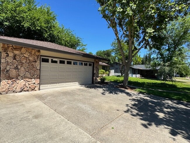 356 Rivella Vista Dr in Redding, CA - Building Photo - Building Photo
