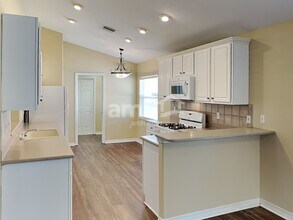 33327 Irongate Dr in Leesburg, FL - Building Photo - Building Photo
