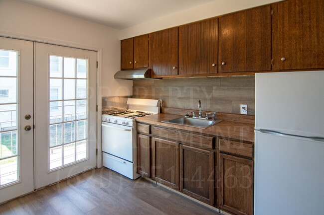 property at 403 W 9th St