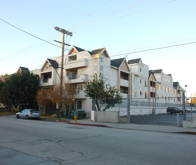 5127 Klump Ave in North Hollywood, CA - Building Photo - Building Photo