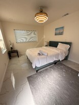 4381 Shore Acres Blvd NE in St. Petersburg, FL - Building Photo