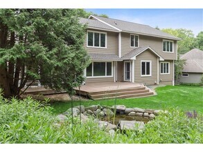 7140 Willow View Cove in Chanhassen, MN - Foto de edificio - Building Photo