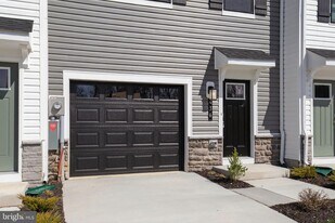 436 Whirl Ln in La Plata, MD - Building Photo