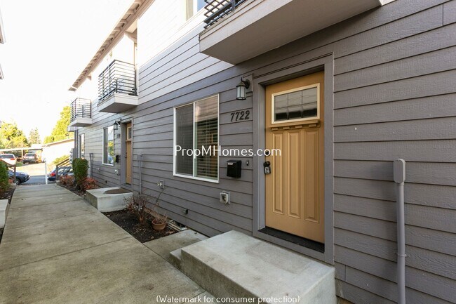 7722 SE Washington St in Portland, OR - Building Photo - Building Photo