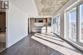 2-1002 Augusta Ave in Toronto, ON - Building Photo - Building Photo