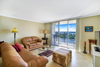 3581 S Ocean Blvd in South Palm Beach, FL - Building Photo - Building Photo