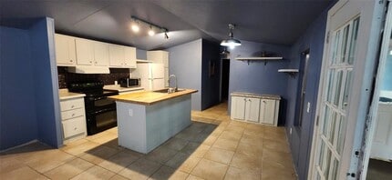 448 County Rd 2235 in Cleveland, TX - Building Photo - Building Photo