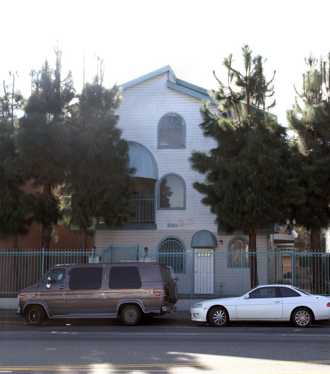 1084 E 7th St in Long Beach, CA - Foto de edificio - Building Photo