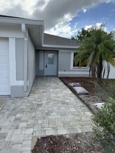 1210 Alpine Lake Dr in Brandon, FL - Building Photo - Building Photo