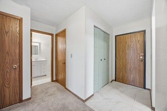 844 4th St SW in Forest Lake, MN - Foto de edificio - Building Photo