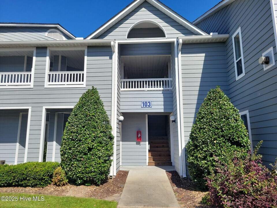 103 Breezewood Dr in Greenville, NC - Building Photo