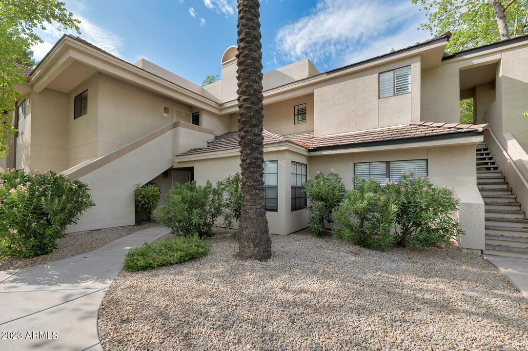 6885 E Cochise Rd in Paradise Valley, AZ - Building Photo