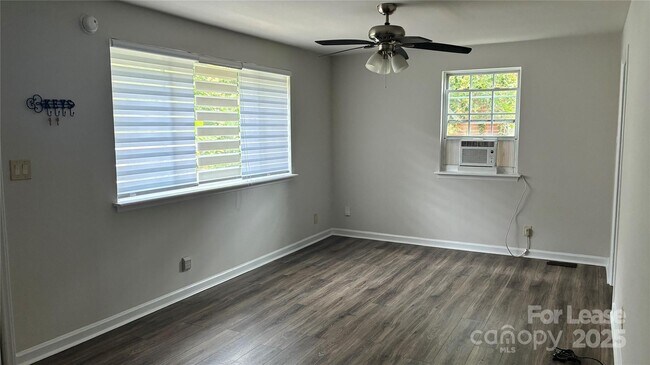 1836 Finchley Dr in Charlotte, NC - Building Photo - Building Photo