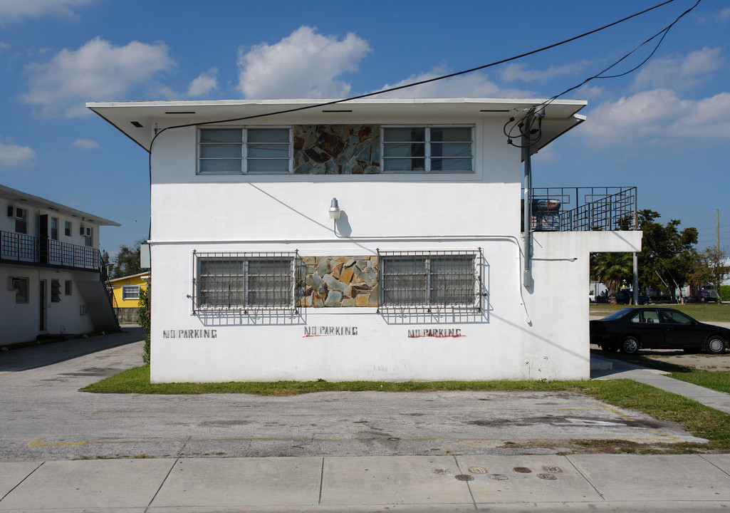 1641 NW 5th St in Miami, FL - Building Photo