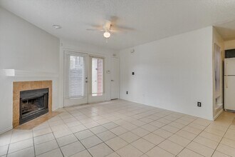 9825 Walnut St, Unit M103 in Dallas, TX - Building Photo - Building Photo