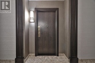 820 Burnhamthorpe Rd in Toronto, ON - Building Photo - Building Photo