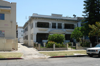 2878 Leeward Ave in Los Angeles, CA - Foto de edificio - Building Photo