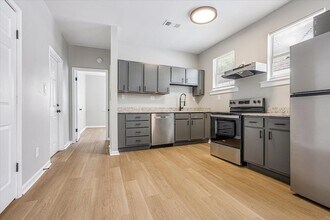 2395 Forest Ave in Memphis, TN - Building Photo - Building Photo