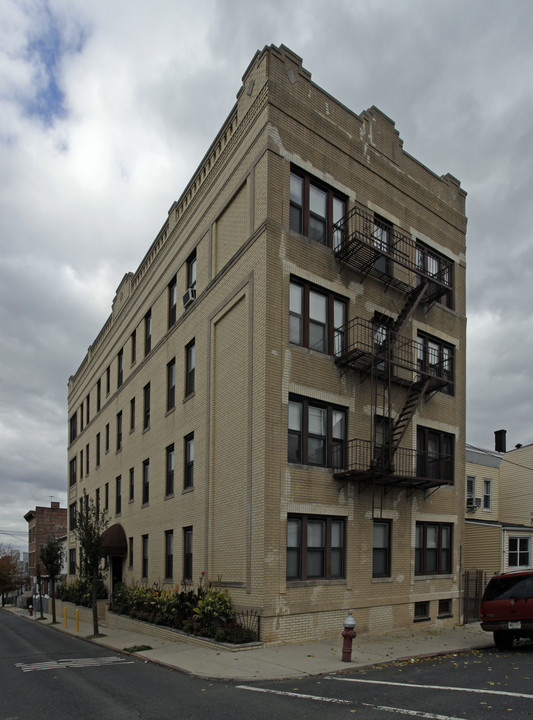 17 Weldon St in Jersey City, NJ - Building Photo