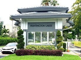 7076 Huntington Ln in Delray Beach, FL - Building Photo