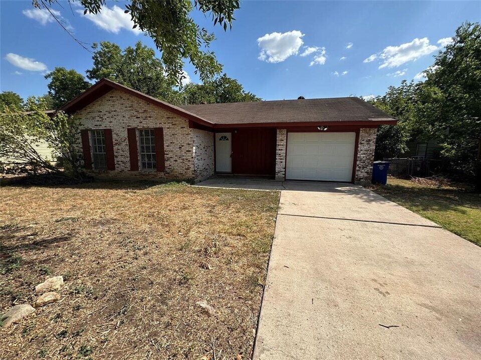 303 Tamworth Ave in Austin, TX - Building Photo