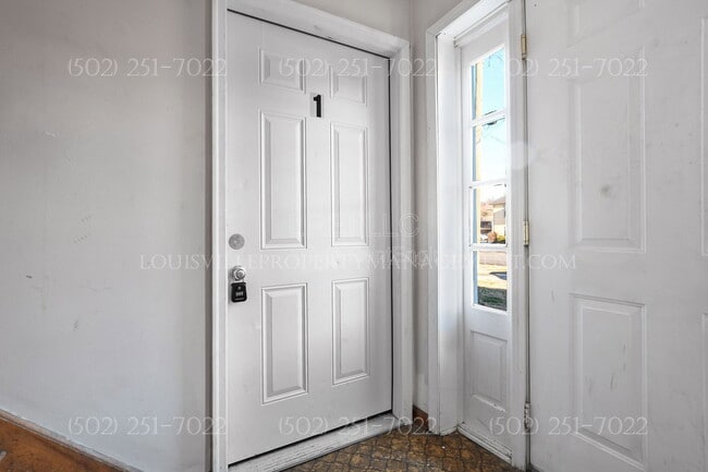 5112 Valiant Dr in Louisville, KY - Building Photo - Building Photo