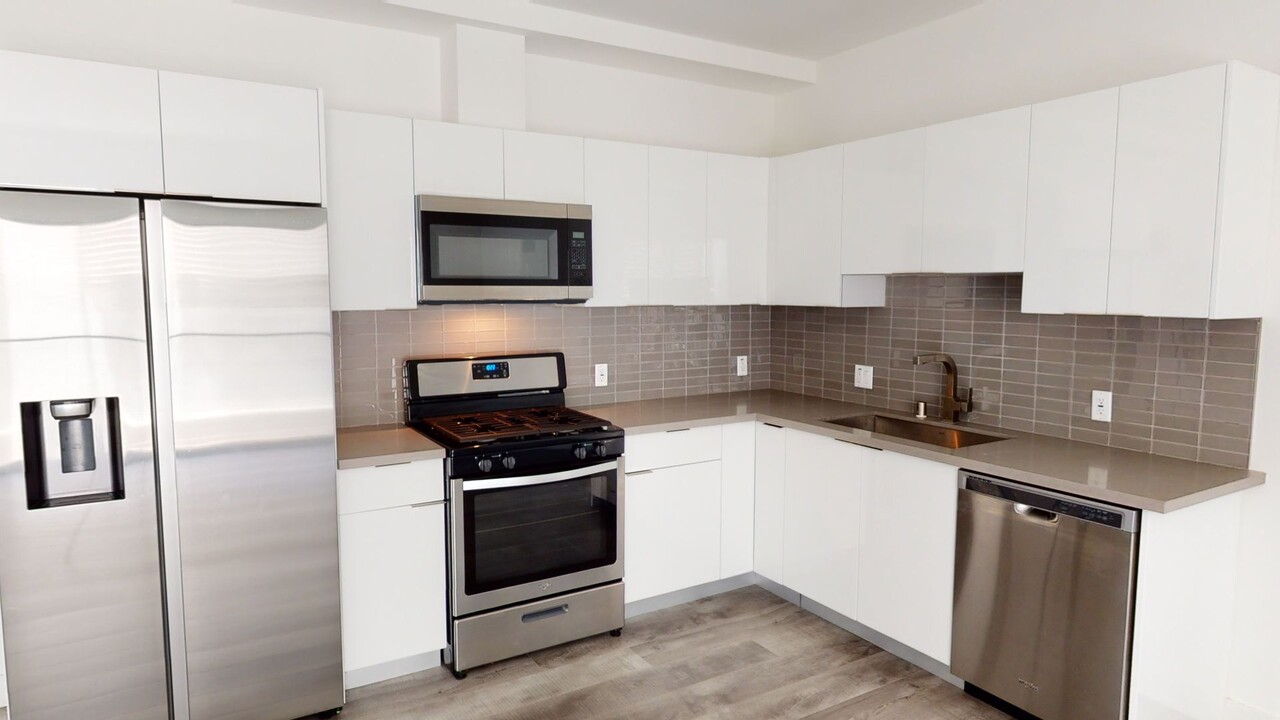 12905 Landale St in Los Angeles, CA - Building Photo