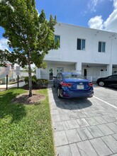 6450 NW 102nd Ct in Doral, FL - Building Photo - Building Photo