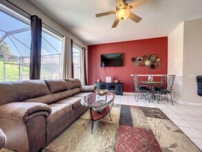 2421 Silver Palm Dr in Kissimmee, FL - Building Photo - Building Photo