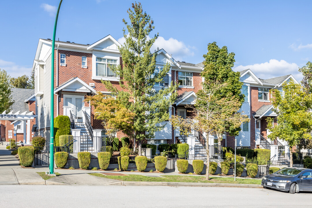 19551 66 Av in Surrey, BC - Building Photo