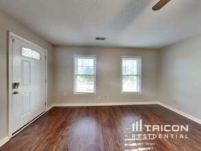 389 Hillridge Dr in Lawrenceville, GA - Building Photo - Building Photo