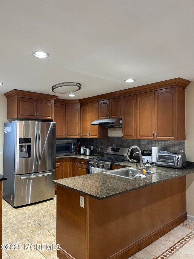 264 Midland Ave in Saddle Brook, NJ - Building Photo - Building Photo