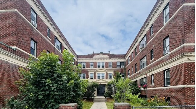 8 Walnut St in Everett, MA - Building Photo - Building Photo