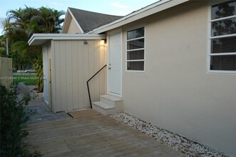 2140 SW 25th St in Miami, FL - Building Photo - Building Photo