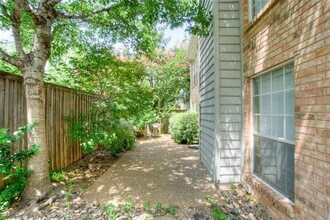 14584 Whitman Ct in Addison, TX - Foto de edificio - Building Photo