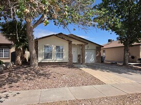 677 Linda Johnson Ave in El Paso, TX - Building Photo