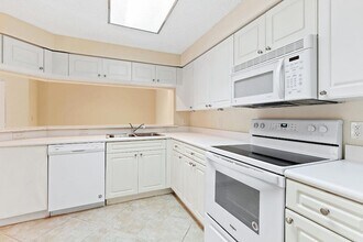 3023 Alcazar Pl, Unit 206 in Palm Beach Gardens, FL - Building Photo - Building Photo
