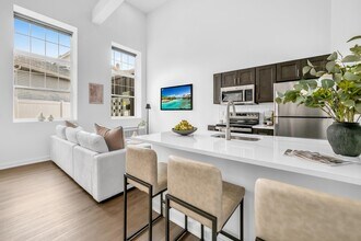 315 Railroad Ave in East Rutherford, NJ - Foto de edificio - Building Photo