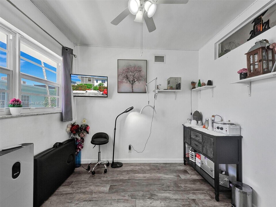 2858 Pine Tree Dr in Miami Beach, FL - Building Photo
