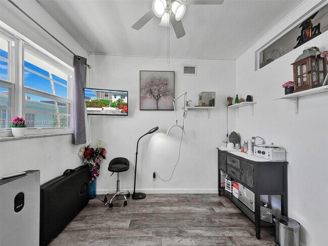 property at 2858 Pine Tree Dr