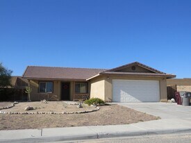 73471 Corbin Rd in Twentynine Palms, CA - Building Photo
