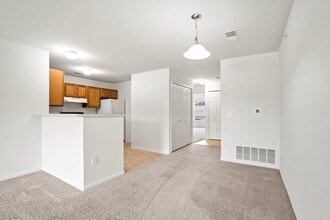 Towne Lakes Apartments in Grand Chute, WI - Building Photo - Building Photo