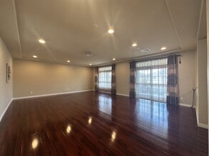 8125 Crimson Creek Ct in Las Vegas, NV - Building Photo - Building Photo
