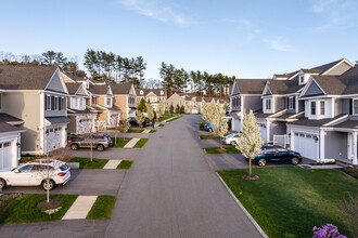 Brookview at Franklin in Franklin, MA - Foto de edificio - Building Photo