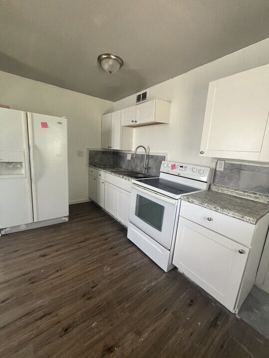 715 St Barbara Ln in Sauget, IL - Building Photo